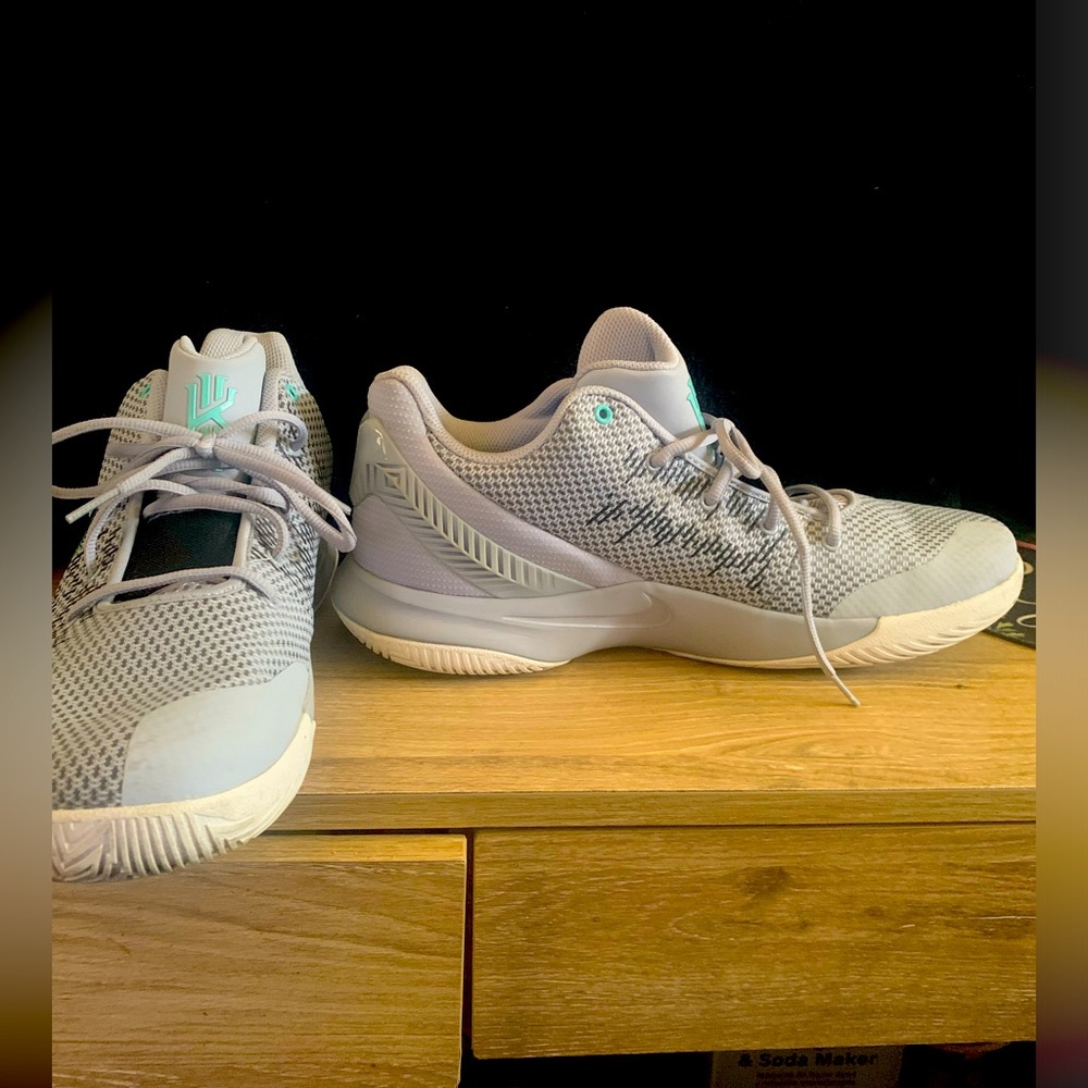 Nike Kyrie Flytrap 2 Gray Men's Size 13